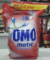 Nước giặt Omo Matic đỏ cửa trên túi 2.2kg